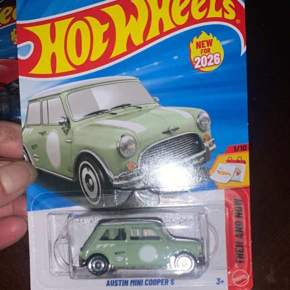 NEW- HOTWHEELS High-Tail Chaser and Austin Mini Cooper S Set - Picture 7 of 12
